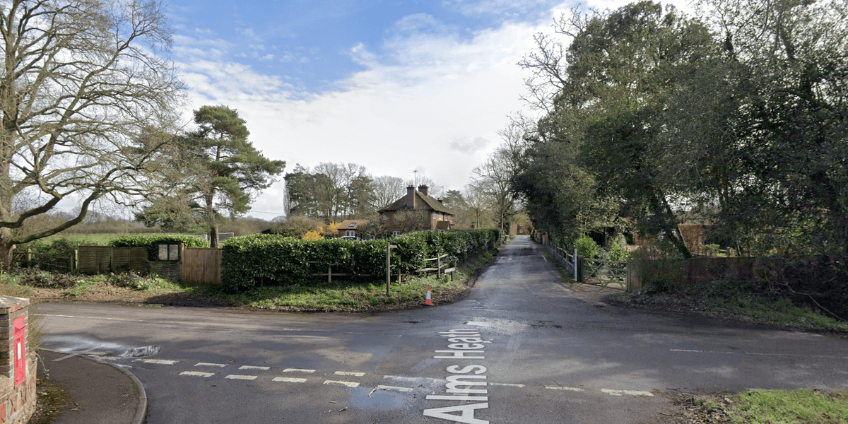 Travellers leave wealthy neighbours ‘living in a nightmare’ by buying £5million field and moving in Travellers leave wealthy neighbours ‘living in a nightmare’ by buying £5million field and moving in