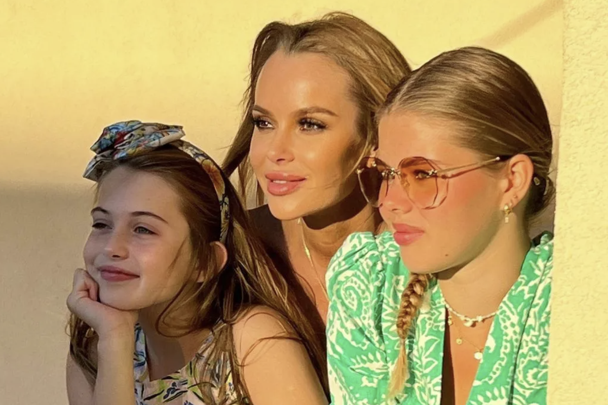 Amanda Holden and her daughters
