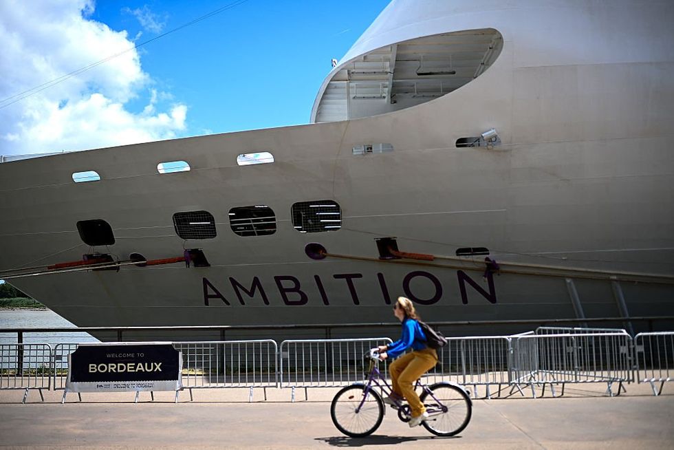 Ambition, cruise ship struck with Bordeaux