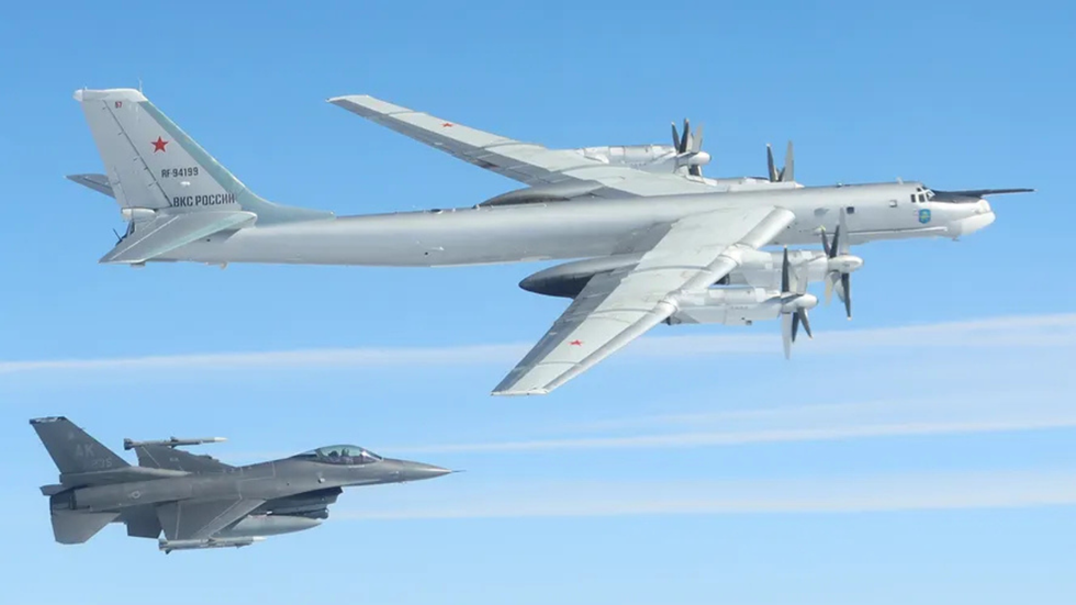 American fighter jet intercepts Russian aircraft