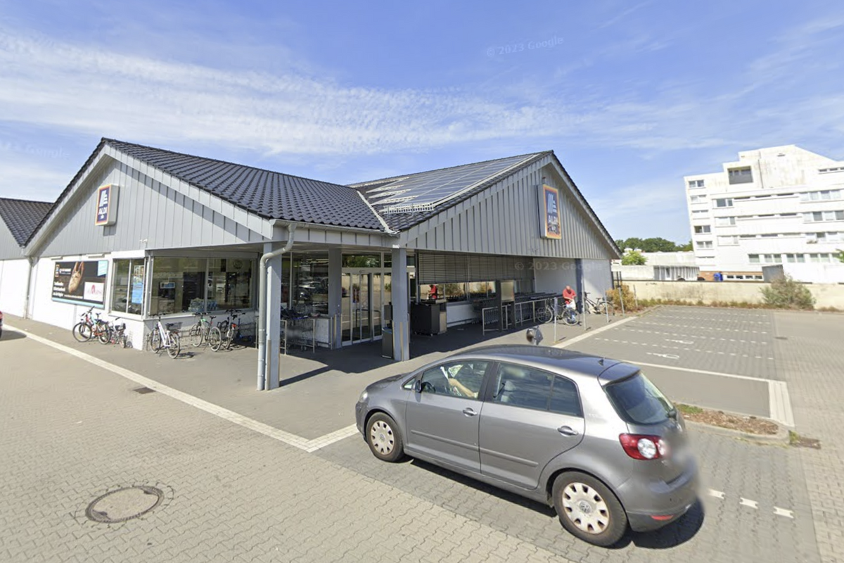 An Aldi worker in Mörfelden-Walldorf was shot dead by her ex-partner while stacking shelves