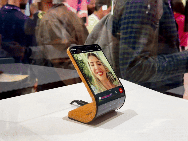 an animated gif showing an incoming video call on the rollable concept phone at mwc 2024