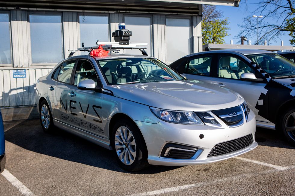 Protótipo de carro elétrico autônomo Nevs 9-3 vendido por 118.000 coroas (\u00a39.387)