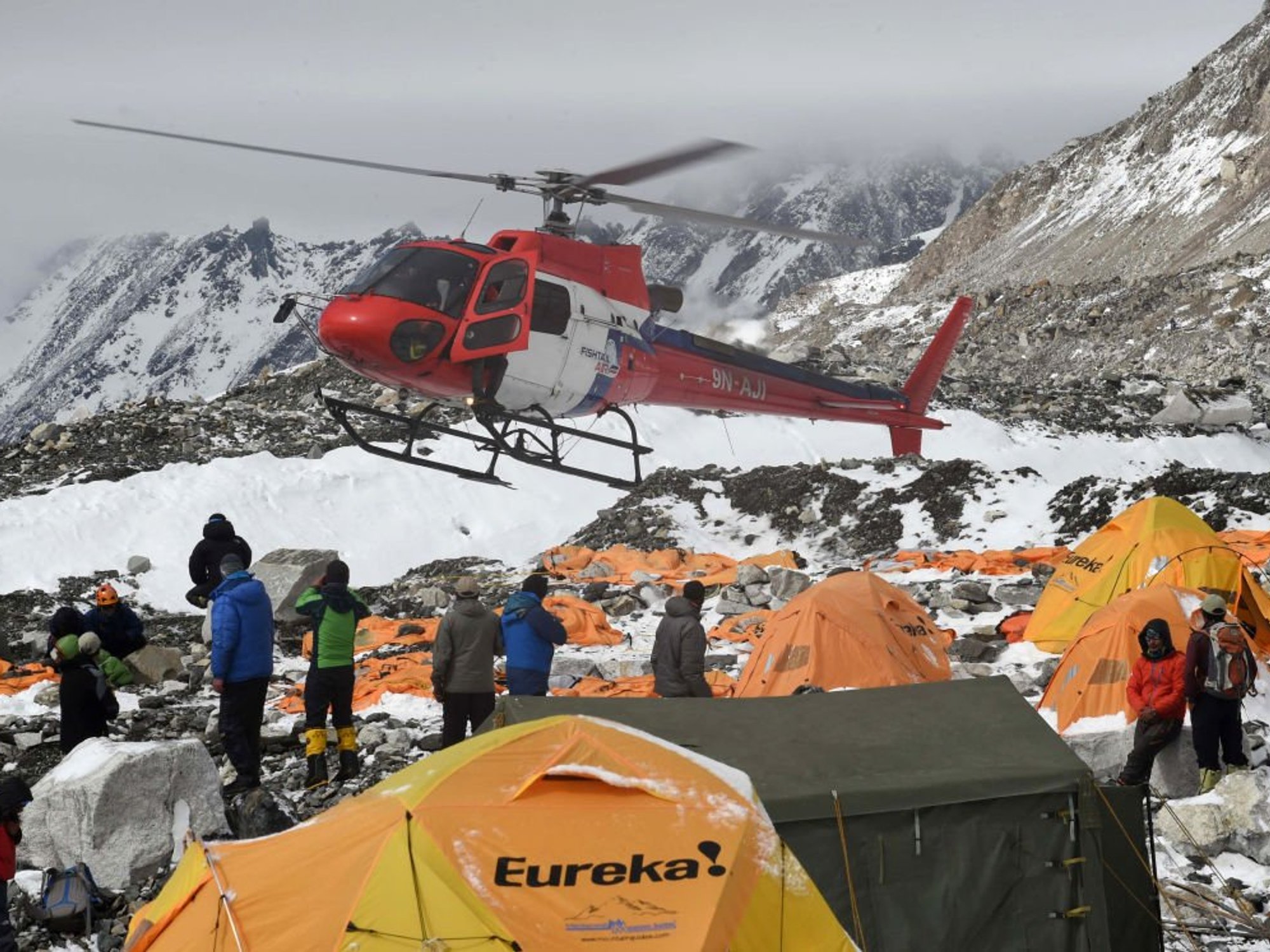 An Everest rescue
