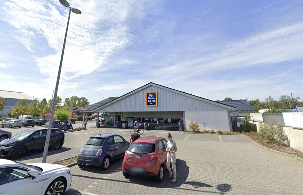 An image from outside the Aldi supermarket