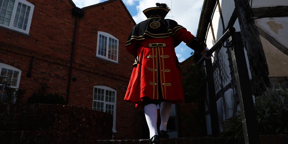 Teenager made town crier for Lincolnshire town’s 825th anniversary Teenager made town crier for Lincolnshire town’s 825th anniversary
