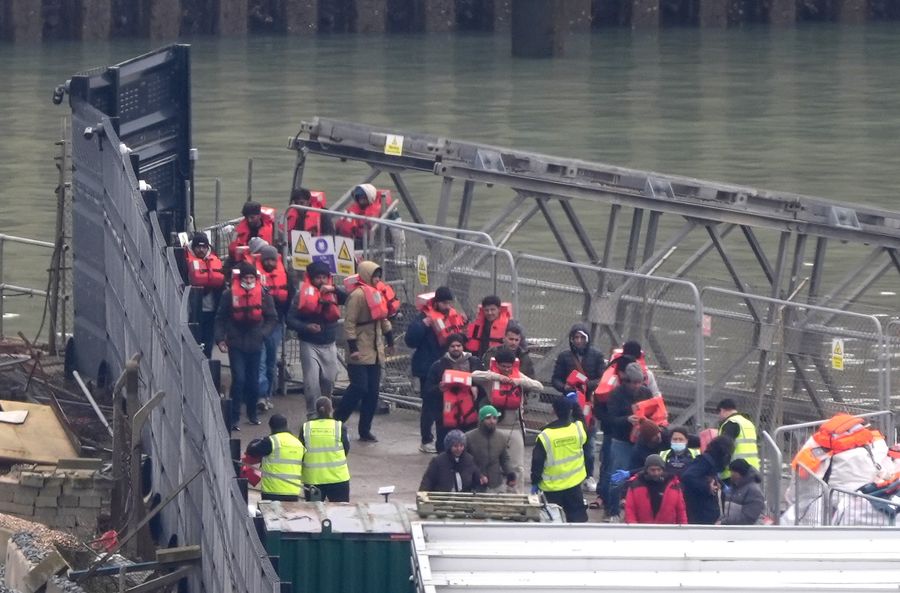 An image of illegal migrants arriving in the UK