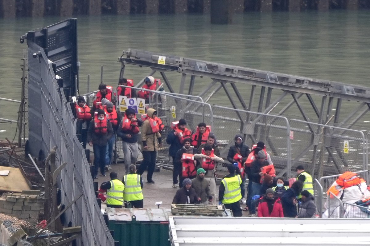 An image of illegal migrants arriving in the UK