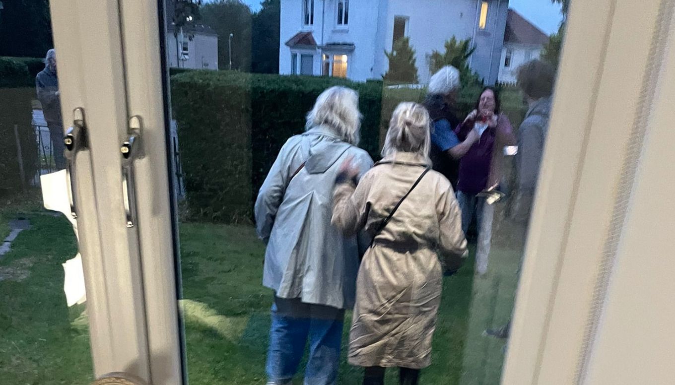 An image of the American tourists capture by Lanna Tolland