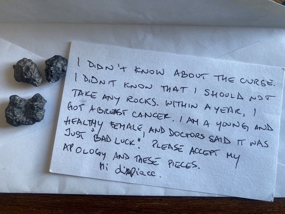 An image of the note left by the tourist