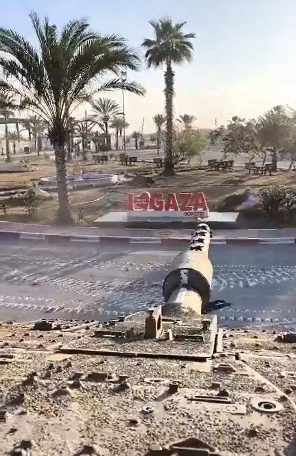 An Israeli tank brigade has crushed an \u201cI love Gaza\u201d sign as troops took control of the Rafah crossing