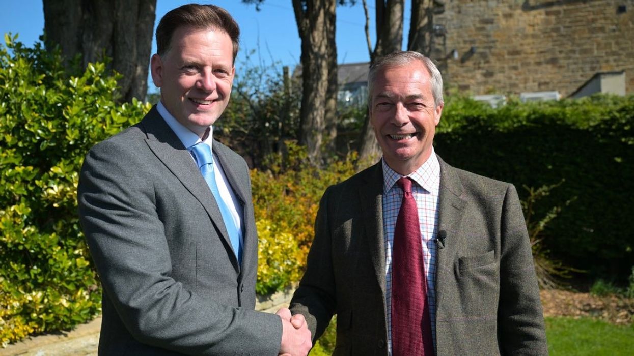 Andrew manžel a Nigel Farage