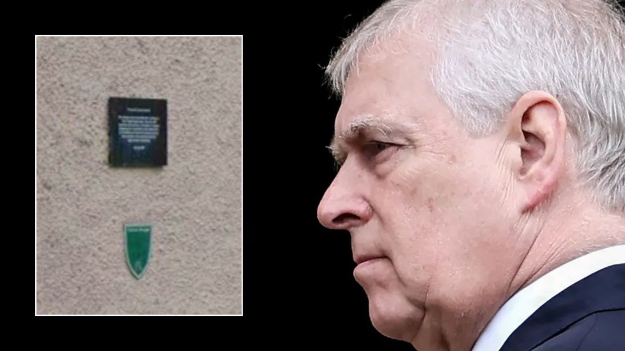 Andrew Mountbatten-Windsor, plaque