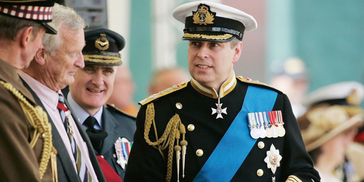 Andrew Mountbatten-Windsor’s ‘worn and dirty’ Falklands gloves go under the hammer Andrew Mountbatten-Windsor’s ‘worn and dirty’ Falklands gloves go under the hammer