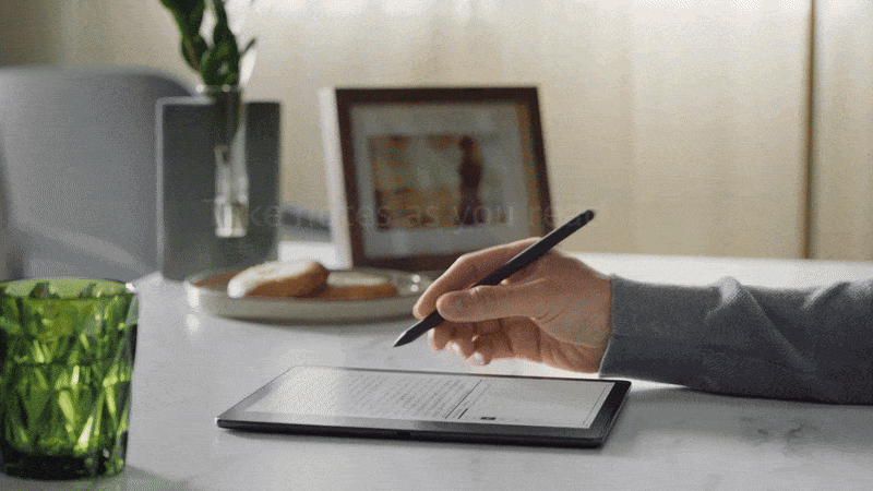 animated gif showing the kindle scribe in action