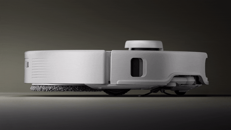 animated gif showing the roborock Qrevo Curv lifting up on its risers