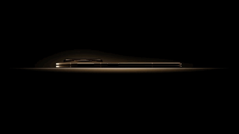 animated GIF showing the slim profile of the Magic V5 foldable smartphone