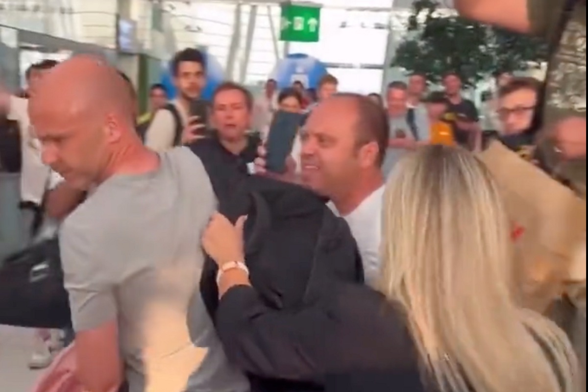 Anthony Taylor accosted at Budapest airport by Roma fans