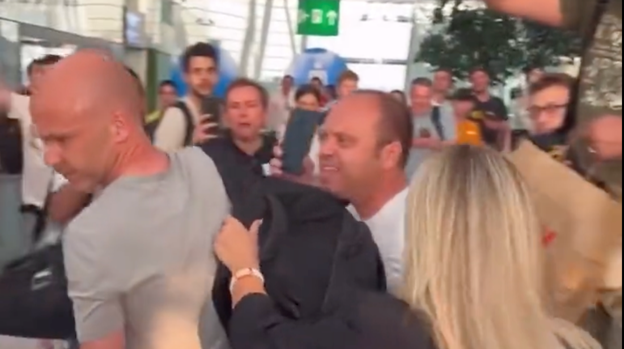 Anthony Taylor accosted at Budapest airport by Roma fans