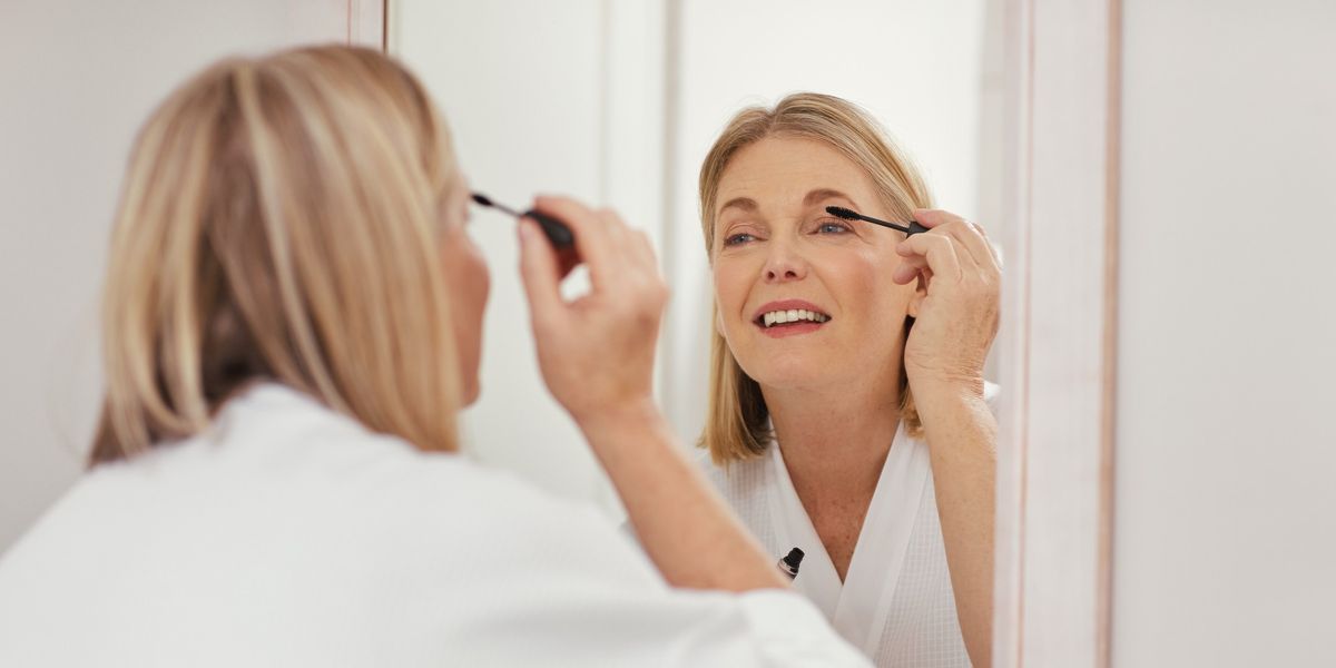 NextImg:Makeup expert shares 5 ways to apply longer-lasting makeup - 'Prevent smudging or running'
