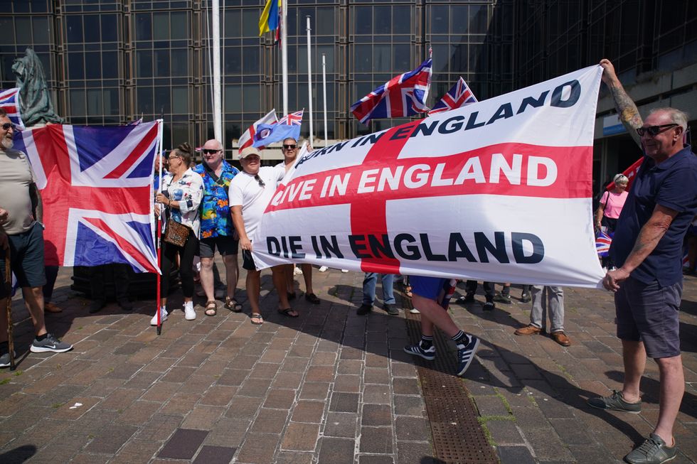 Anti-immigration protesters face off against anti-racism protesters