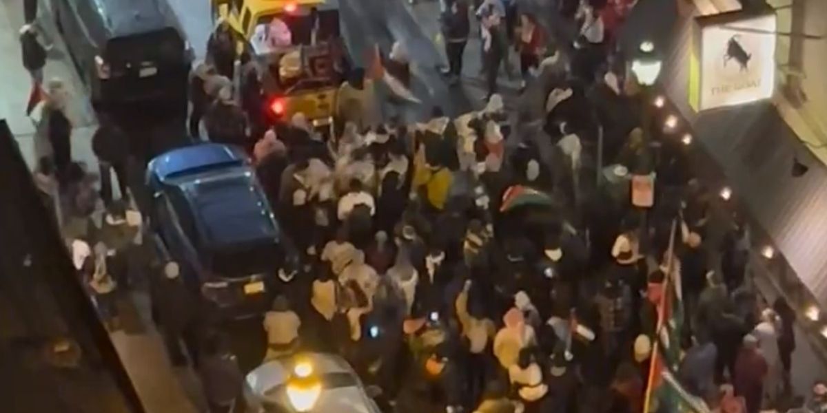 NextImg:Antisemitic mob sparks fury after horrific verbal onslaught at Jewish-owned restaurant