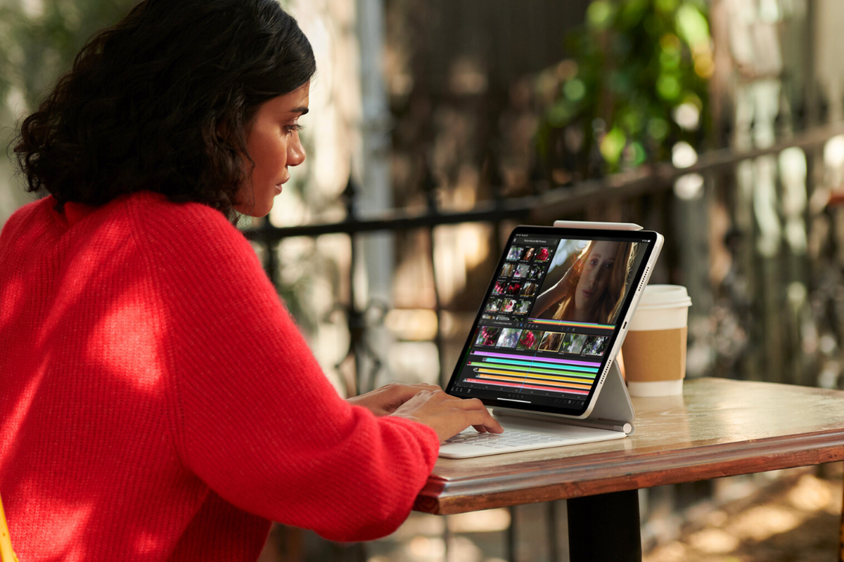 apple ipad pro in keyboard case