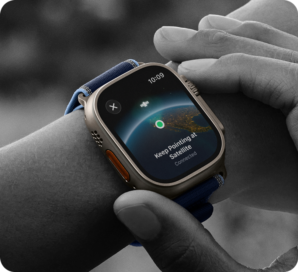 Apple Watch Ultra 3 connected to satellite service
