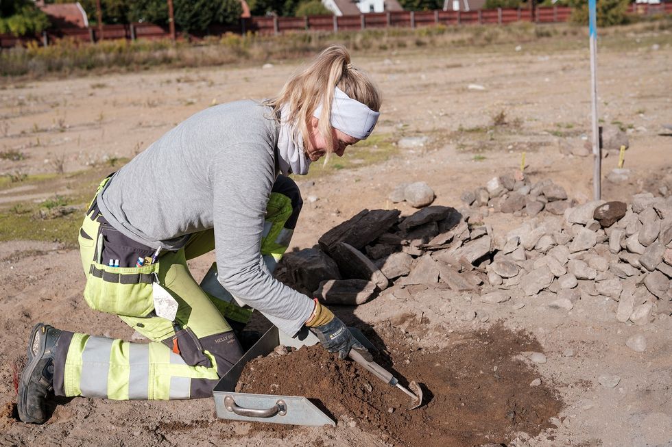 Archaeologist Moa Gillberg excavates a grave