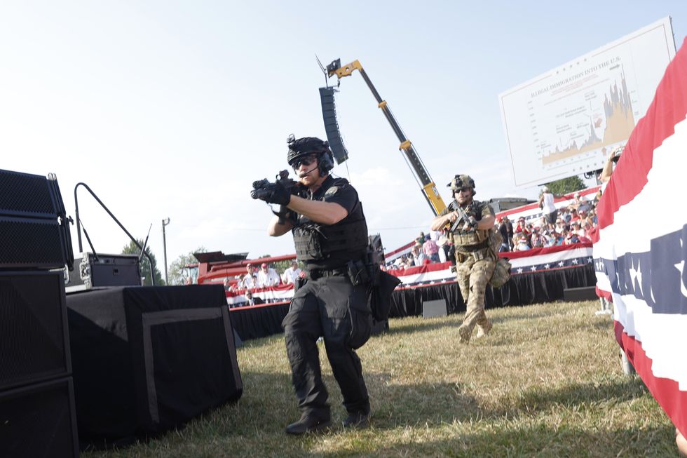 Armed police attend shooting at Donald Trump rally