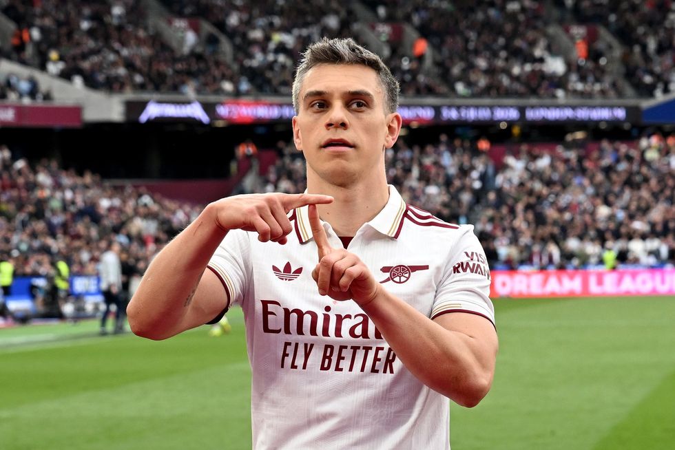Arsenal battled their way to a narrow 1-0 win over West Ham at the London Stadium on Sunday to boost their chances of a first Premier League title since 2004