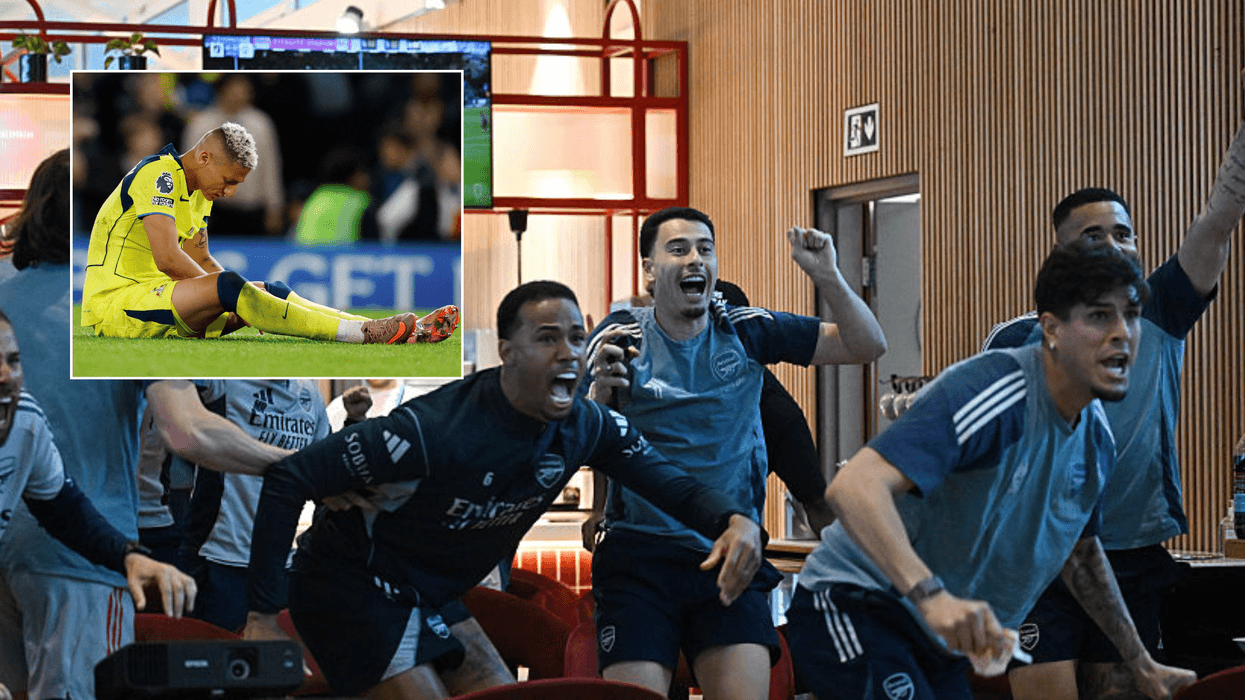 Arsenal players celebrate, Richarlison looks defeated