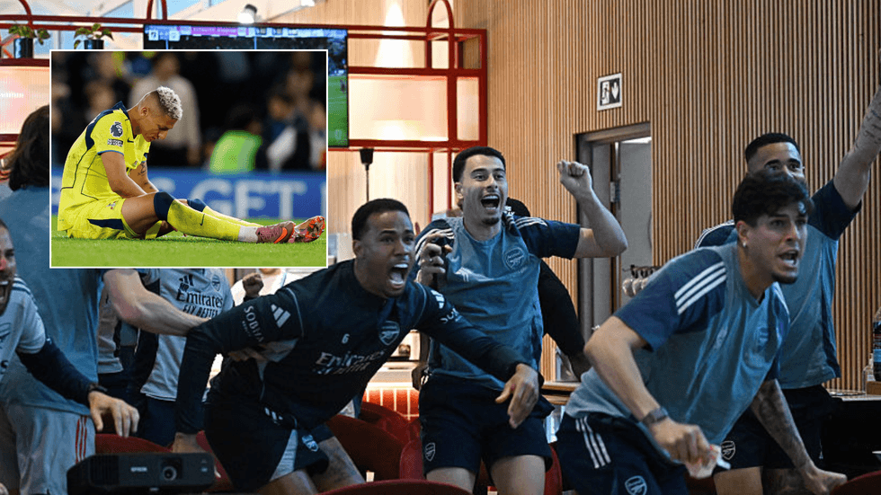 Arsenal players celebrate, Richarlison looks defeated