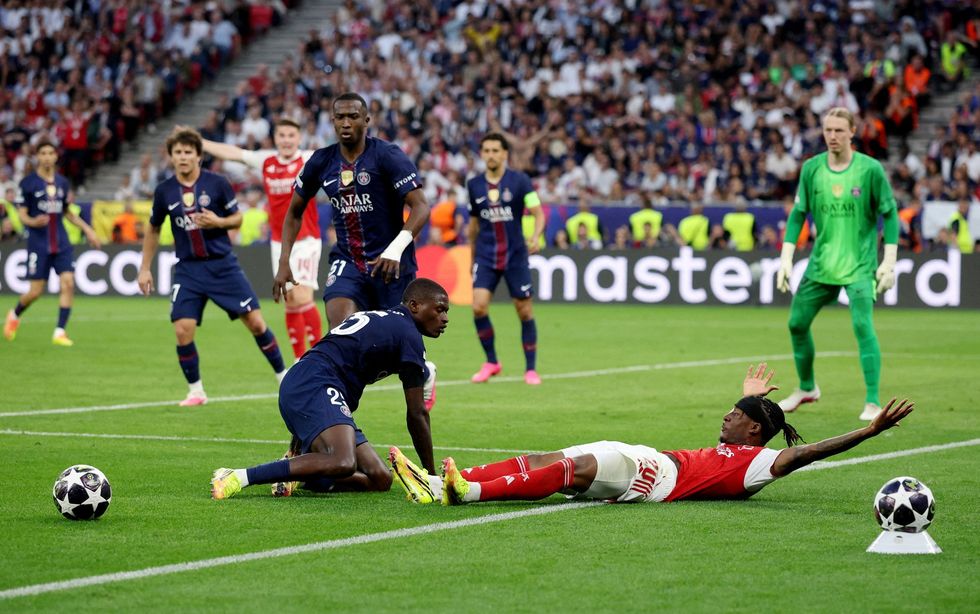 Arsenal players were insistent that Nuno Mendes fouled Noni Madueke
