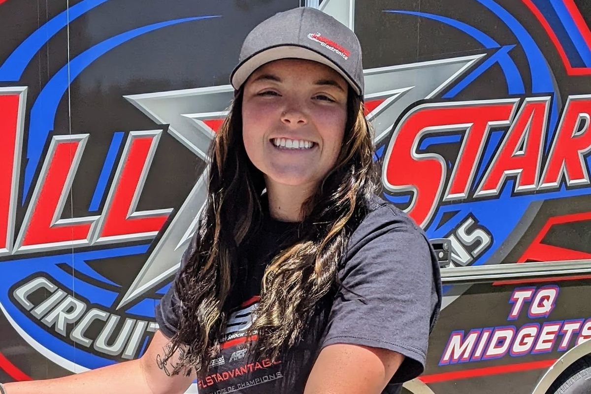 Ashlea Albertson, driver for Tony Stewart, killed in interstate highway  two-car crash