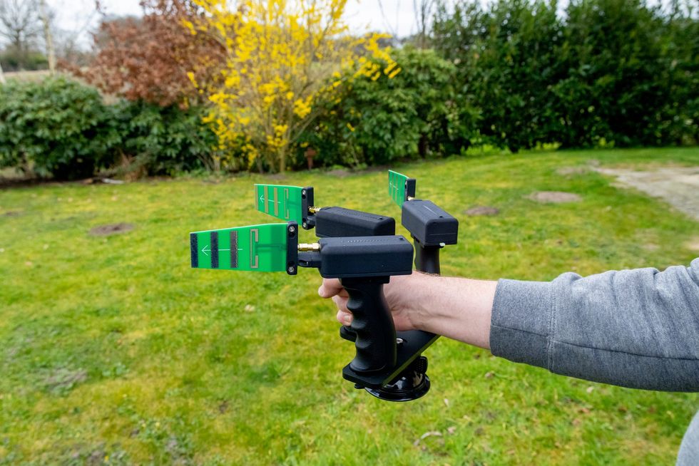 Asijský sledovač sršňů