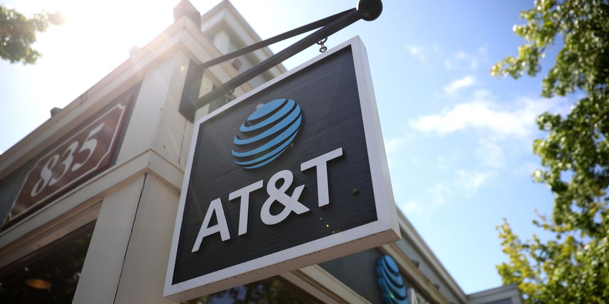 NextImg:What's wrong with AT&T today? Thousands suffering with AT&T outage, with no fix for problems in sight