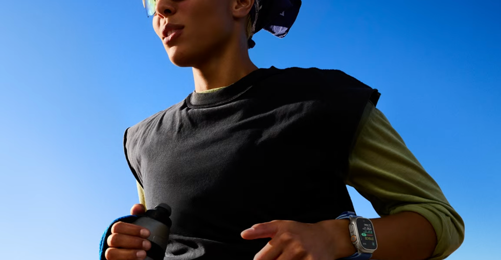 Athlete running while wearing the Apple Watch Ultra 3