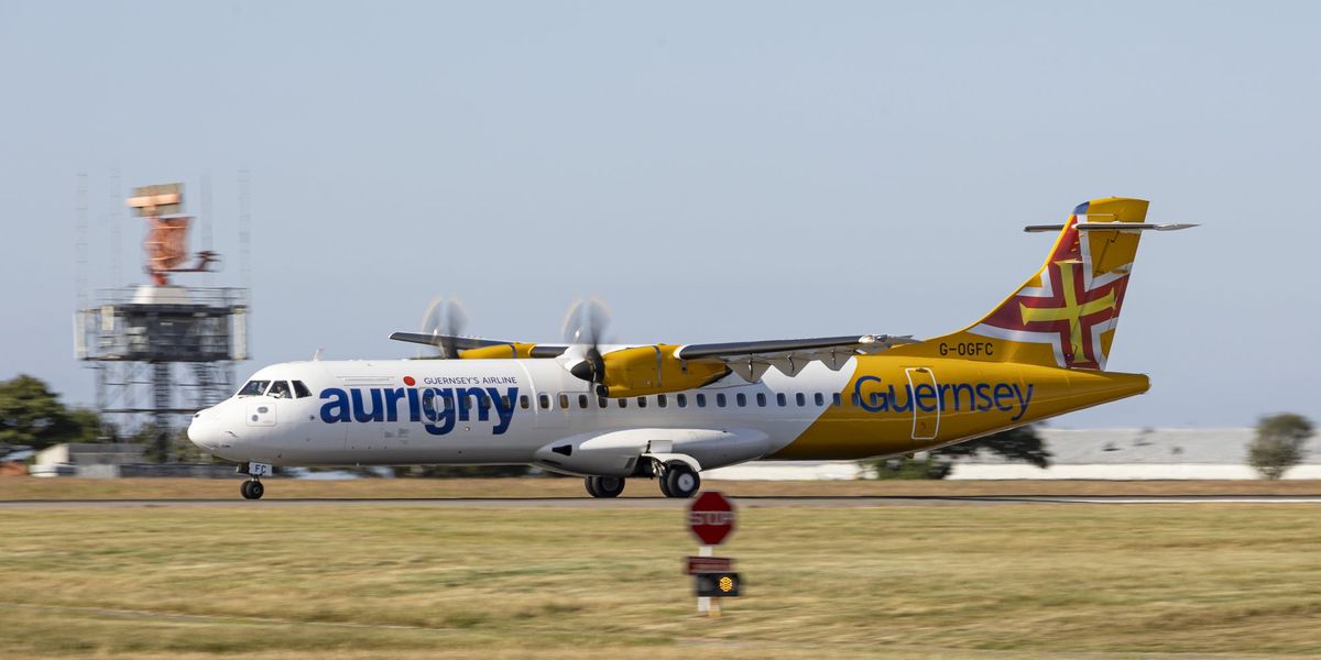 Plane en route to Manchester forced into emergency landing in Southampton after windscreen cracks