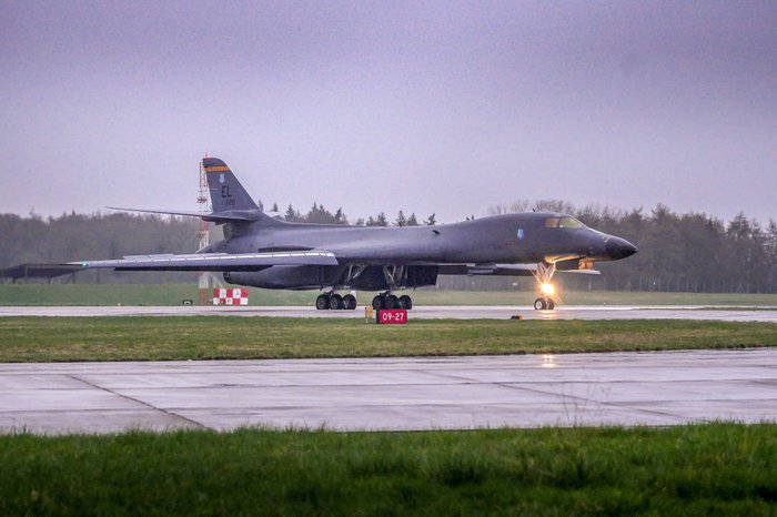 B-1 Lancer bomber