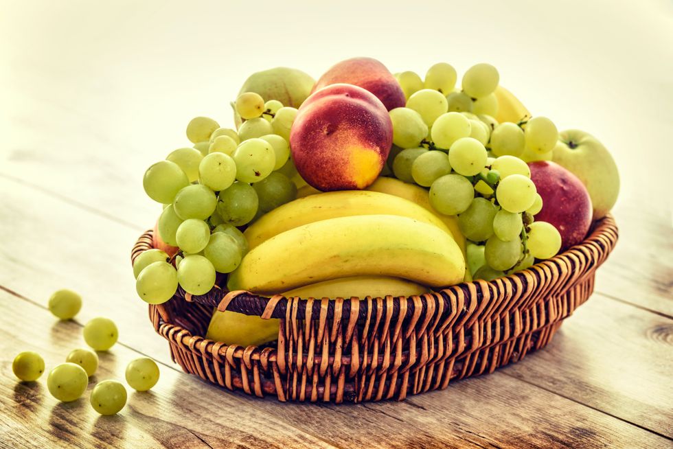 Bananas and grapes in fruit bowl