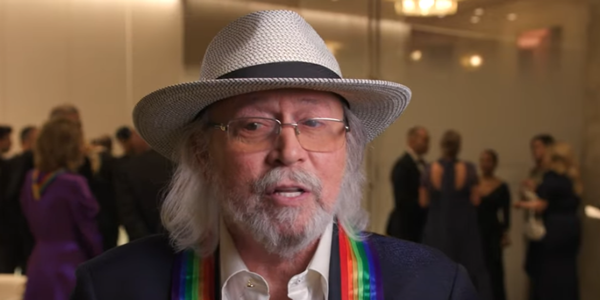 Barry Gibb nói về tuổi già: 'Khả năng nghe của tôi không còn tốt như trước nhưng tôi CHƯA dừng lại'