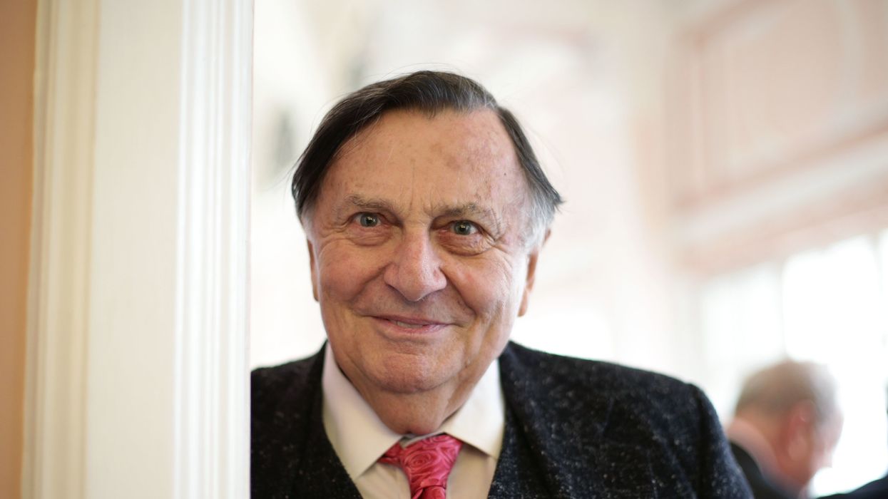 Barry Humphries dead