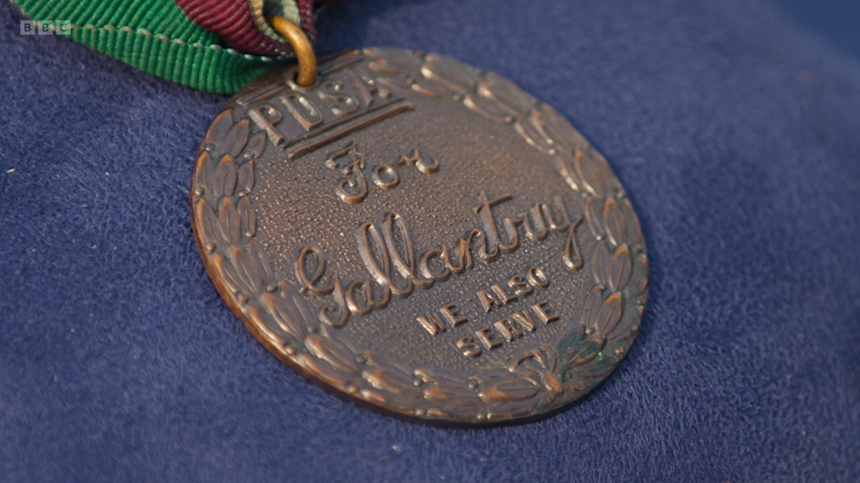 BBC Antiques Roadshow: Mary the Pigeon