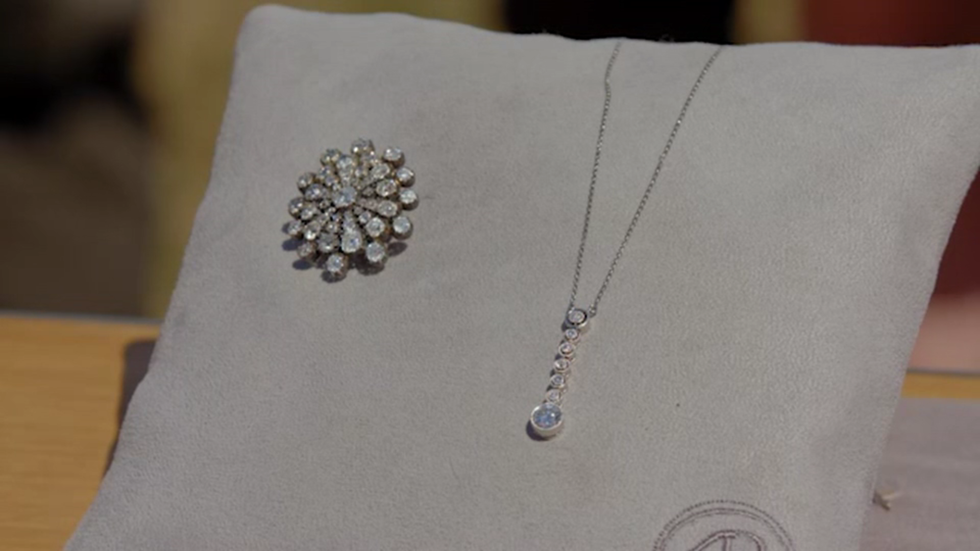 BBC Antiques Roadshow: The brooch and pendant