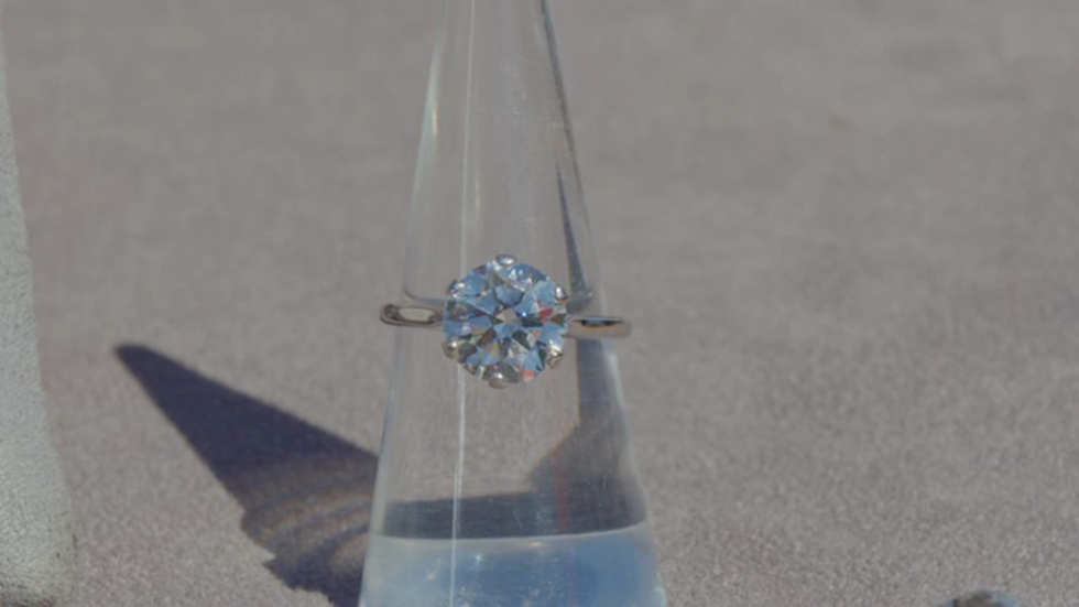 BBC Antiques Roadshow: The single-diamond ring
