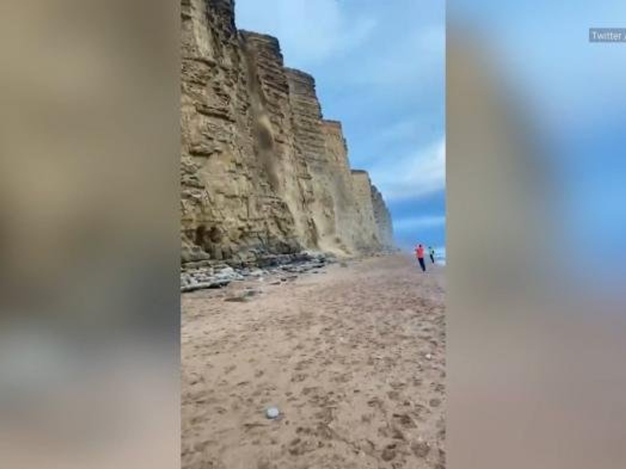 King awards posthumous Commendations for Bravery to two men who lost their lives attempting to sa...