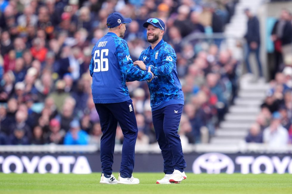 Ben Duckett, Justin Greaves