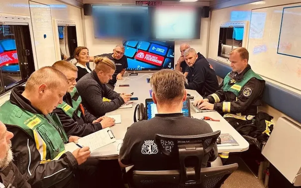 Berlin Fire Department consulting about dealing with the bomb\u200b