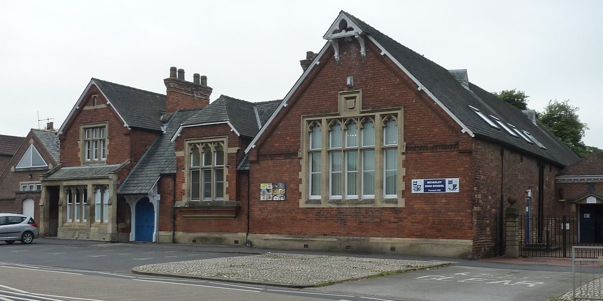 Mother sues all-girls school she and her daughters attended for ‘secretly admitting transgender pupil’ Mother sues all-girls school she and her daughters attended for ‘secretly admitting transgender pupil’